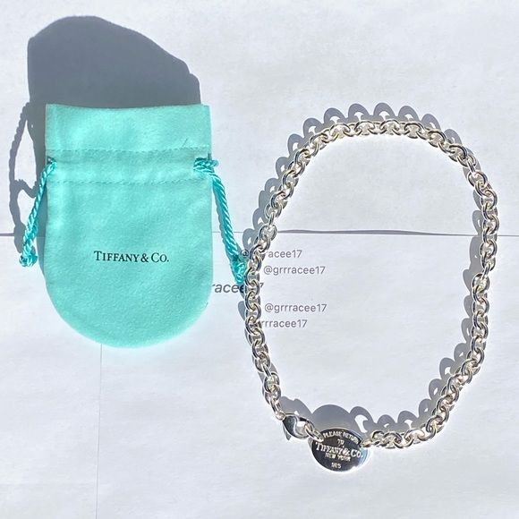 Tiffany & Co. Jewelry - AUTH retired Tiffany & Co. Oval tag necklace✨